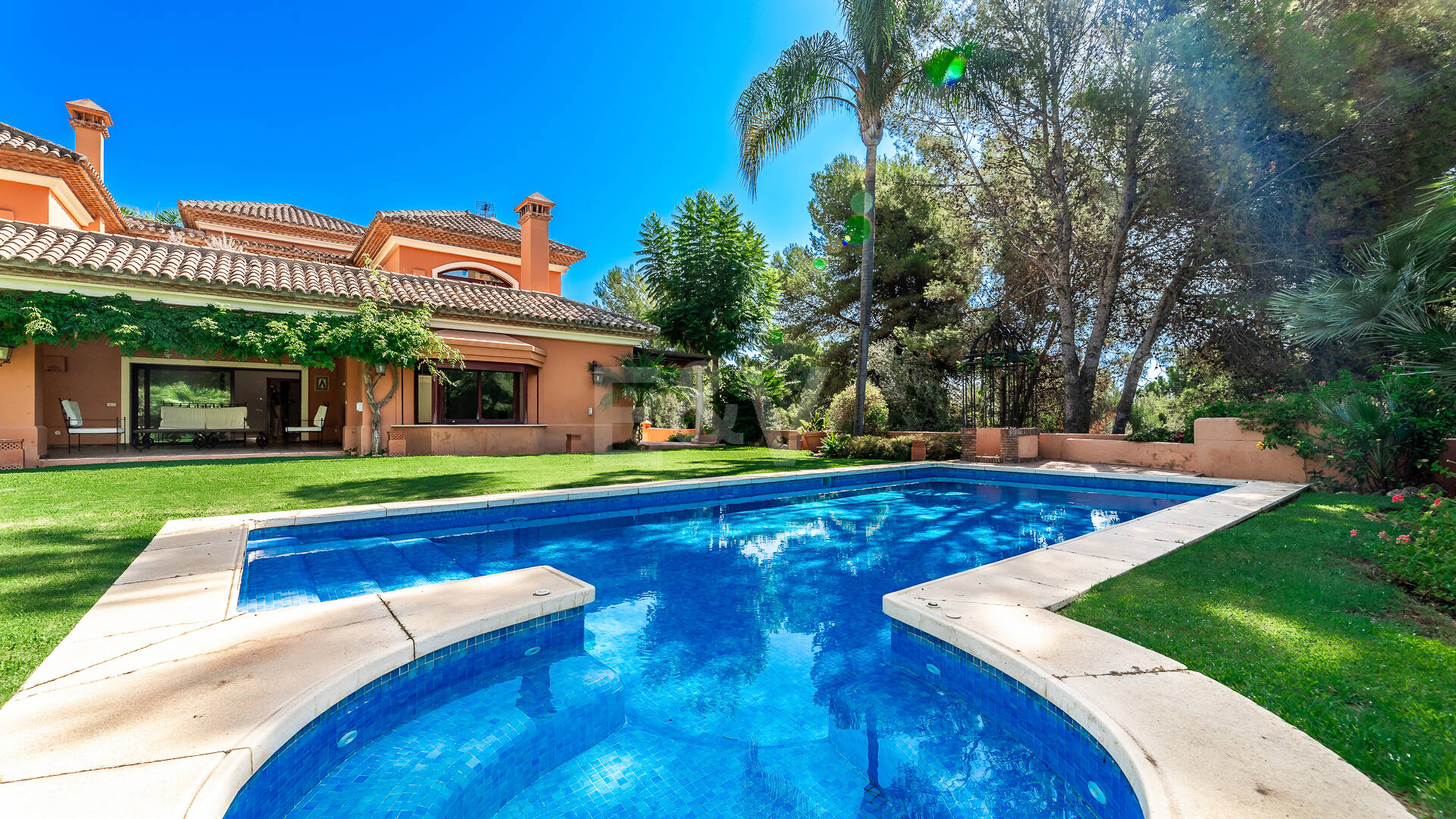 Rymlig och elegant Villa i Altos Reales på Golden Mile