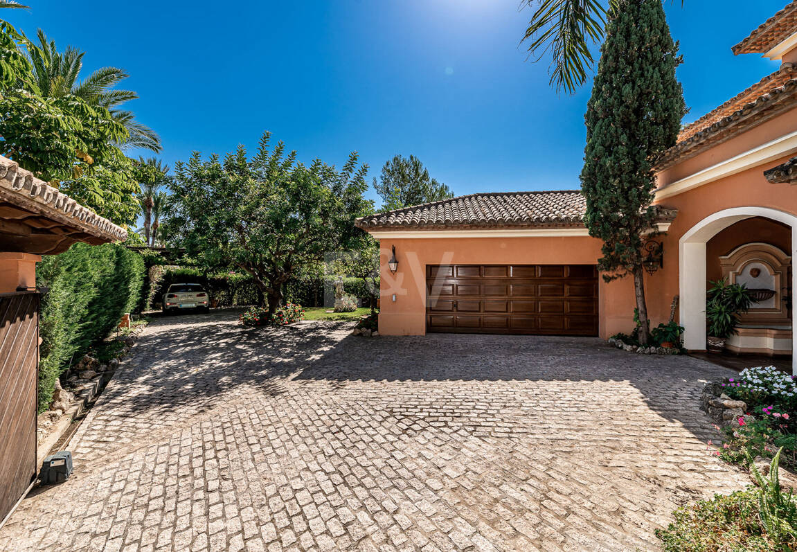 Rymlig och elegant Villa i Altos Reales på Golden Mile