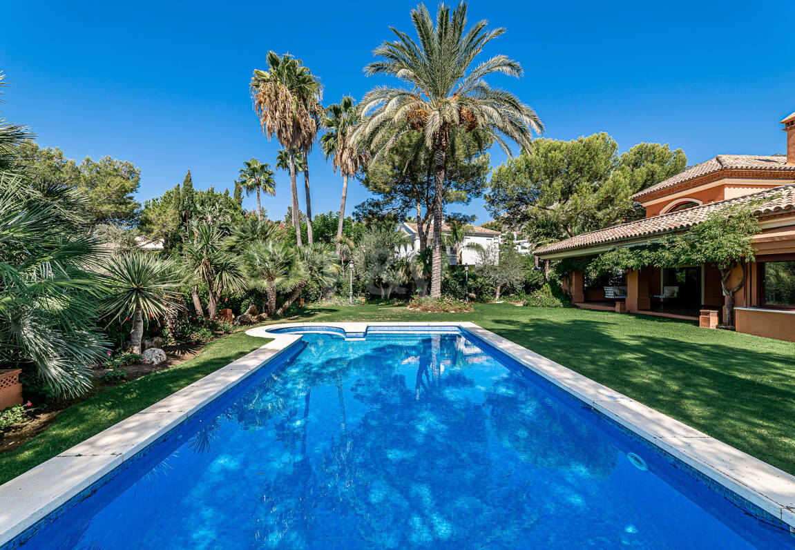 Rymlig och elegant Villa i Altos Reales på Golden Mile