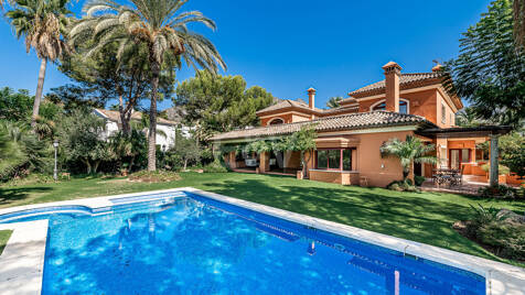 Spacious and Elegant Villa in Altos Reales on the Golden Mile