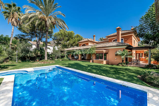 Rymlig och elegant Villa i Altos Reales på Golden Mile