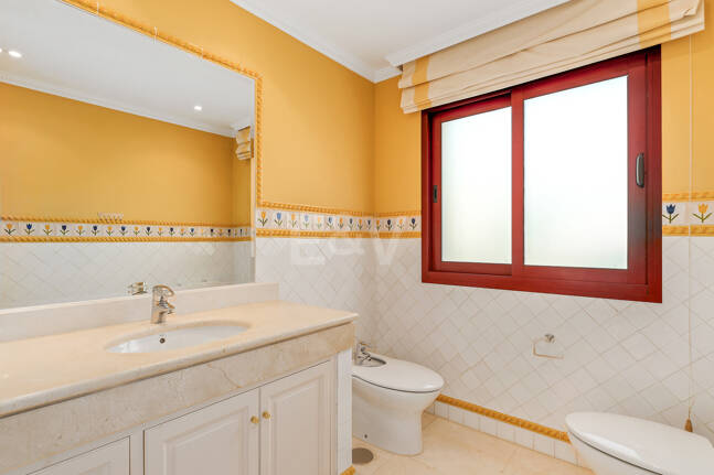 Rymlig och elegant Villa i Altos Reales på Golden Mile