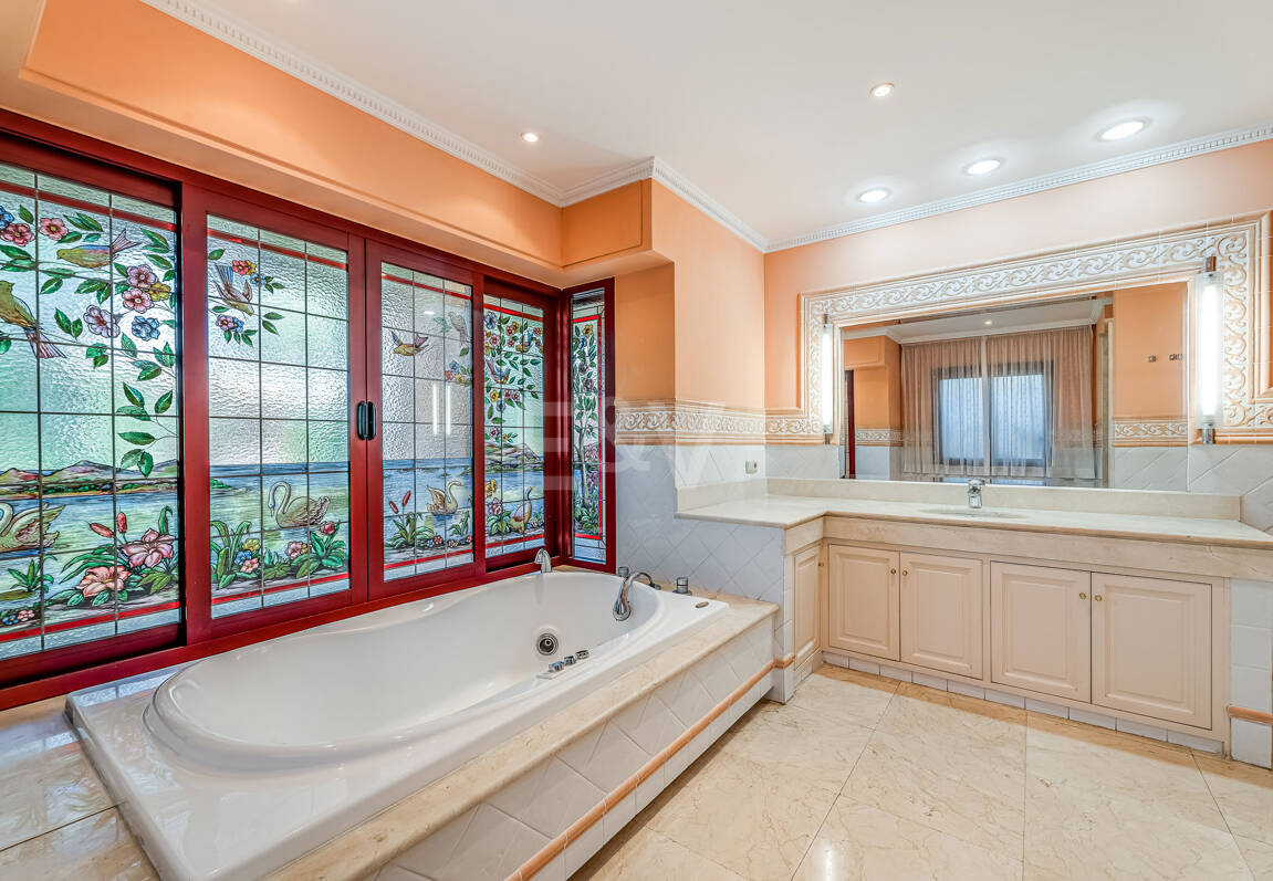 Rymlig och elegant Villa i Altos Reales på Golden Mile