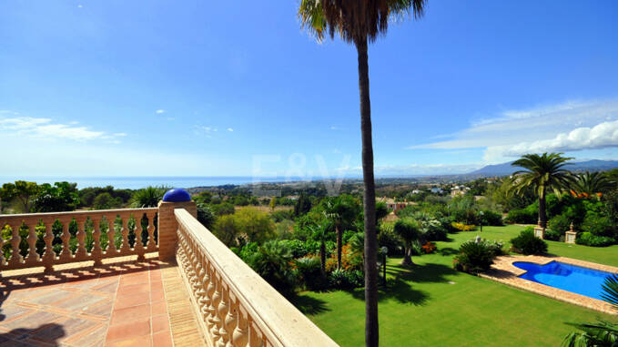 Gran finca palaciega con vistas panorámicas al mar cerca de Sierra Blanca, Marbella