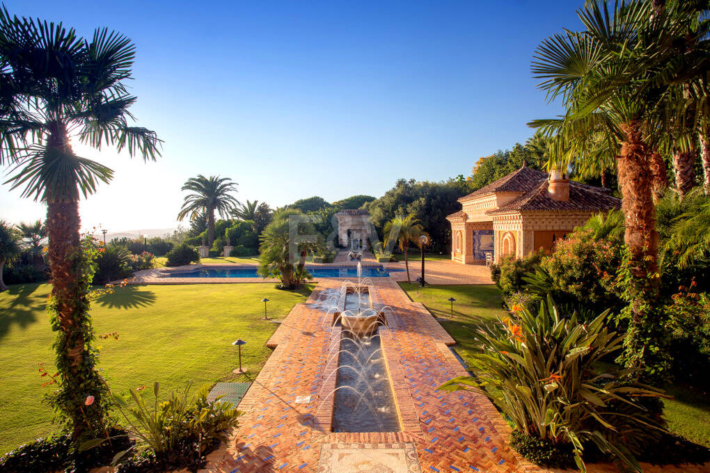 Exklusive palastartige Villa mit Meerblick in der Sierra Blanca