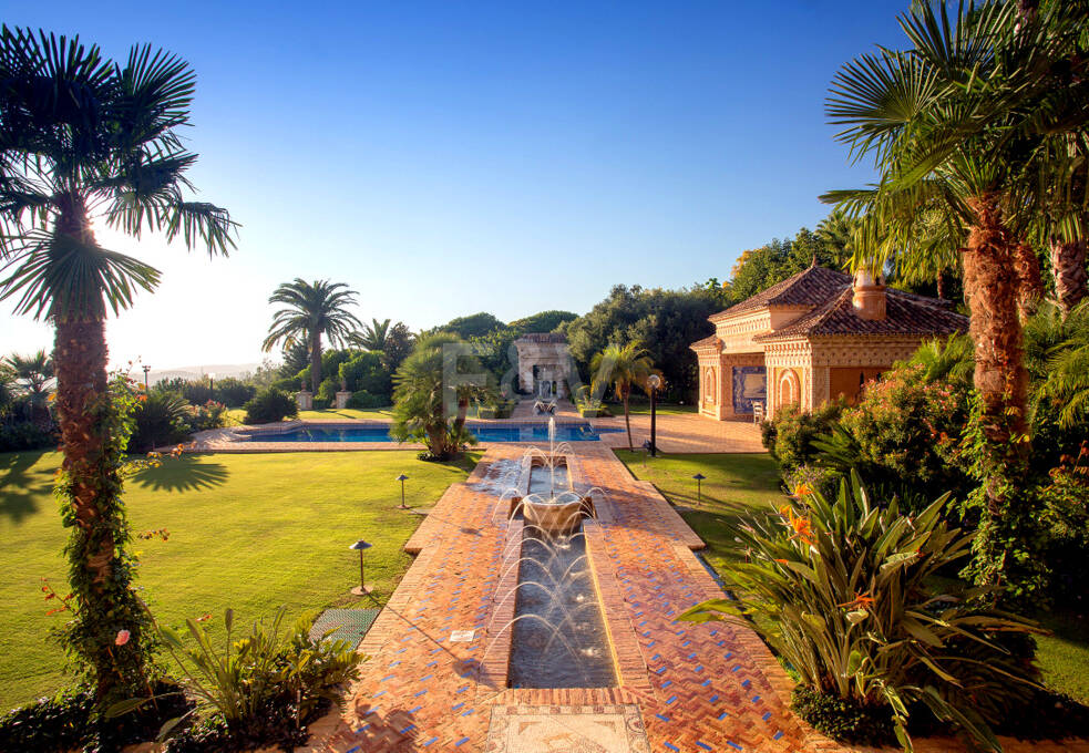 Exklusive palastartige Villa mit Meerblick in der Sierra Blanca