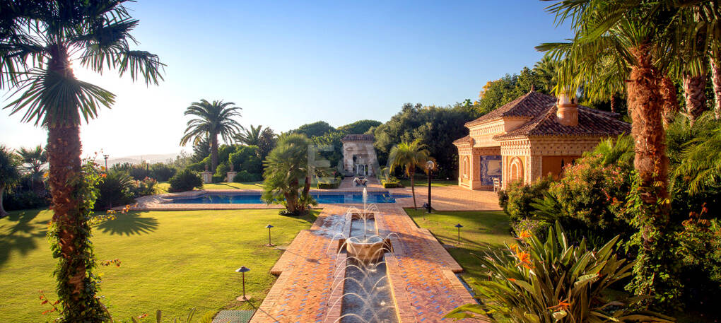 Exklusive palastartige Villa mit Meerblick in der Sierra Blanca