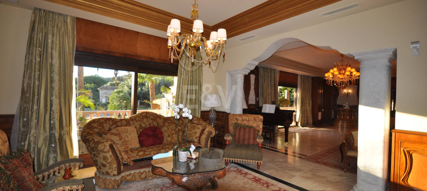 Exklusive palastartige Villa mit Meerblick in der Sierra Blanca