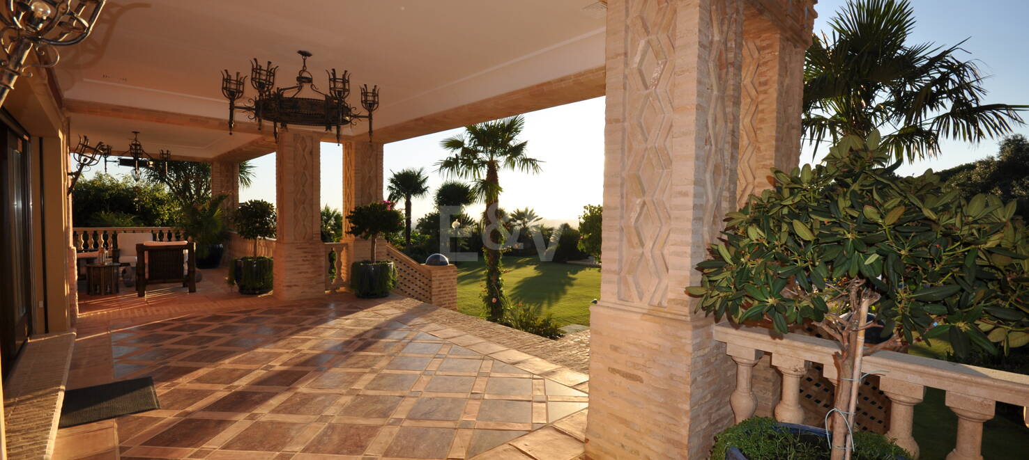 Exklusive palastartige Villa mit Meerblick in der Sierra Blanca