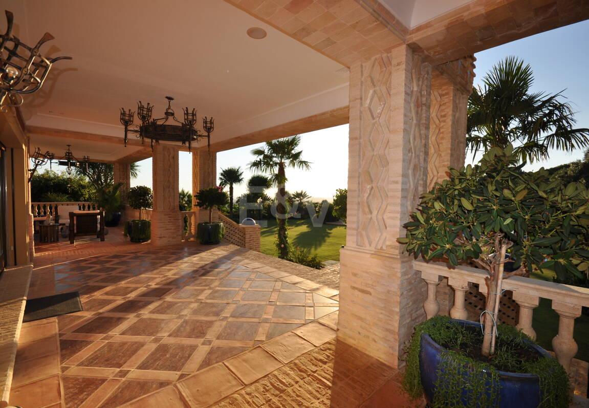 Exklusive palastartige Villa mit Meerblick in der Sierra Blanca