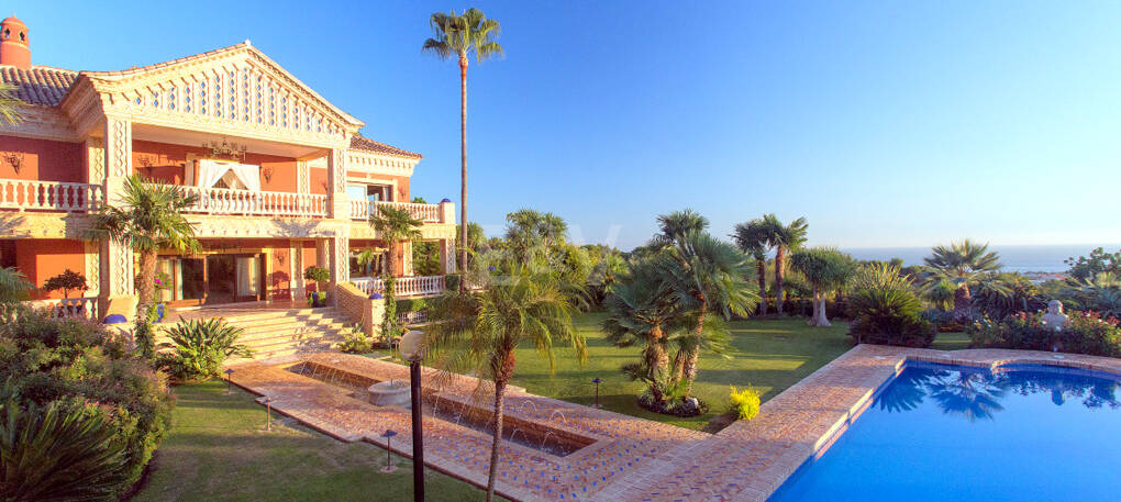 Exklusive palastartige Villa mit Meerblick in der Sierra Blanca
