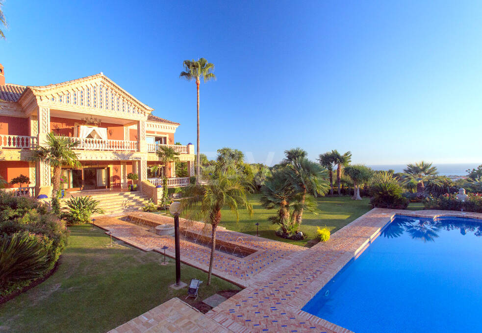 Exklusive palastartige Villa mit Meerblick in der Sierra Blanca