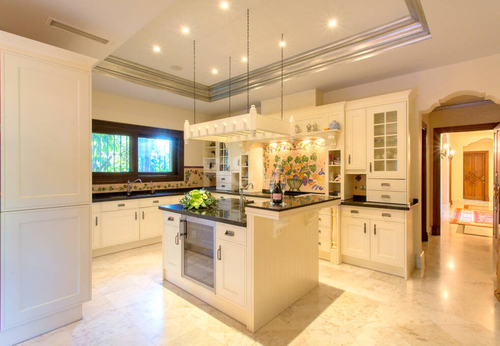 Exklusive palastartige Villa mit Meerblick in der Sierra Blanca