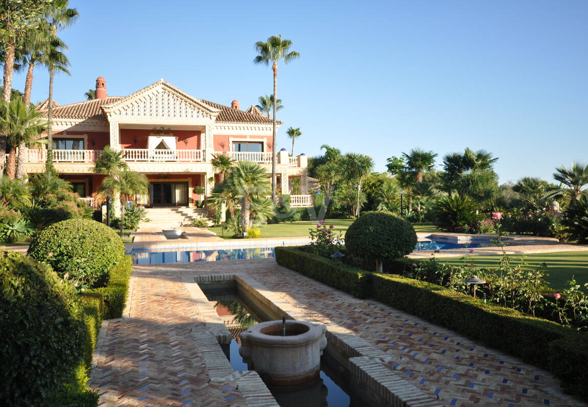 Exklusive palastartige Villa mit Meerblick in der Sierra Blanca