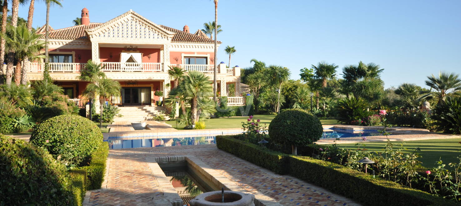 Exklusive palastartige Villa mit Meerblick in der Sierra Blanca