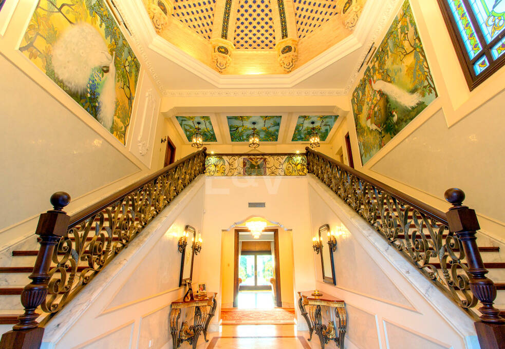 Exklusive palastartige Villa mit Meerblick in der Sierra Blanca