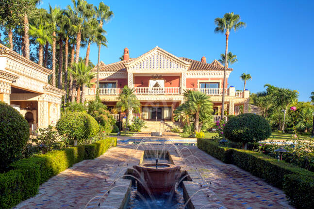 Exklusive palastartige Villa mit Meerblick in der Sierra Blanca