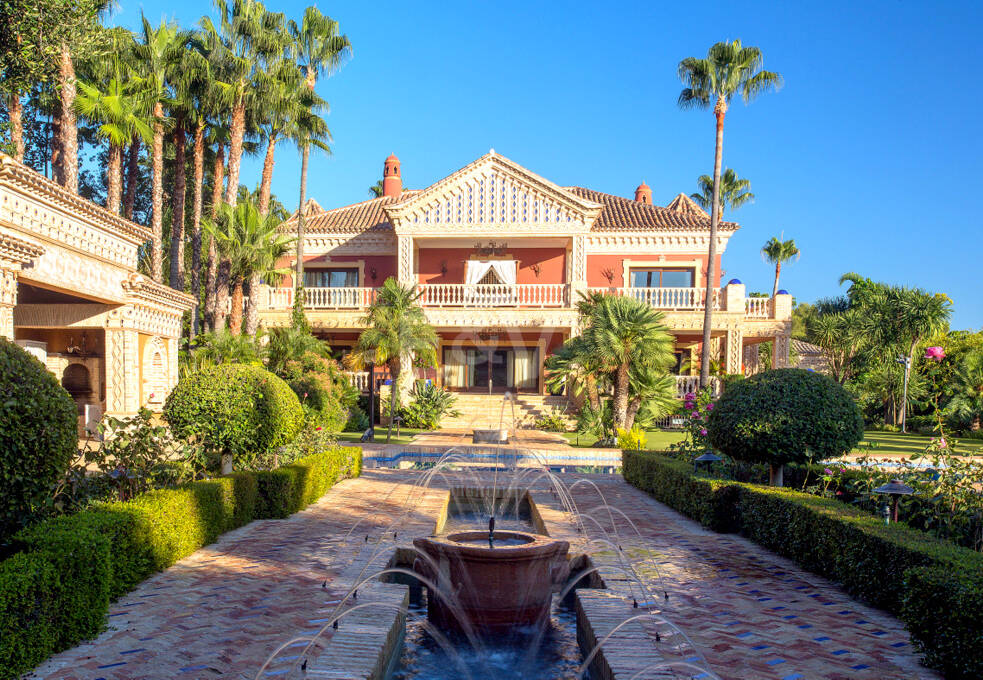 Exklusive palastartige Villa mit Meerblick in der Sierra Blanca