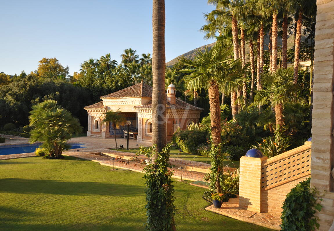 Exklusive palastartige Villa mit Meerblick in der Sierra Blanca