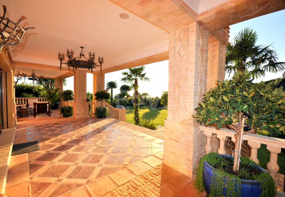 Exklusive palastartige Villa mit Meerblick in der Sierra Blanca