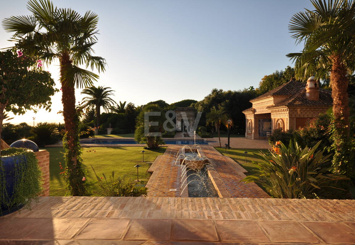 Exklusive palastartige Villa mit Meerblick in der Sierra Blanca