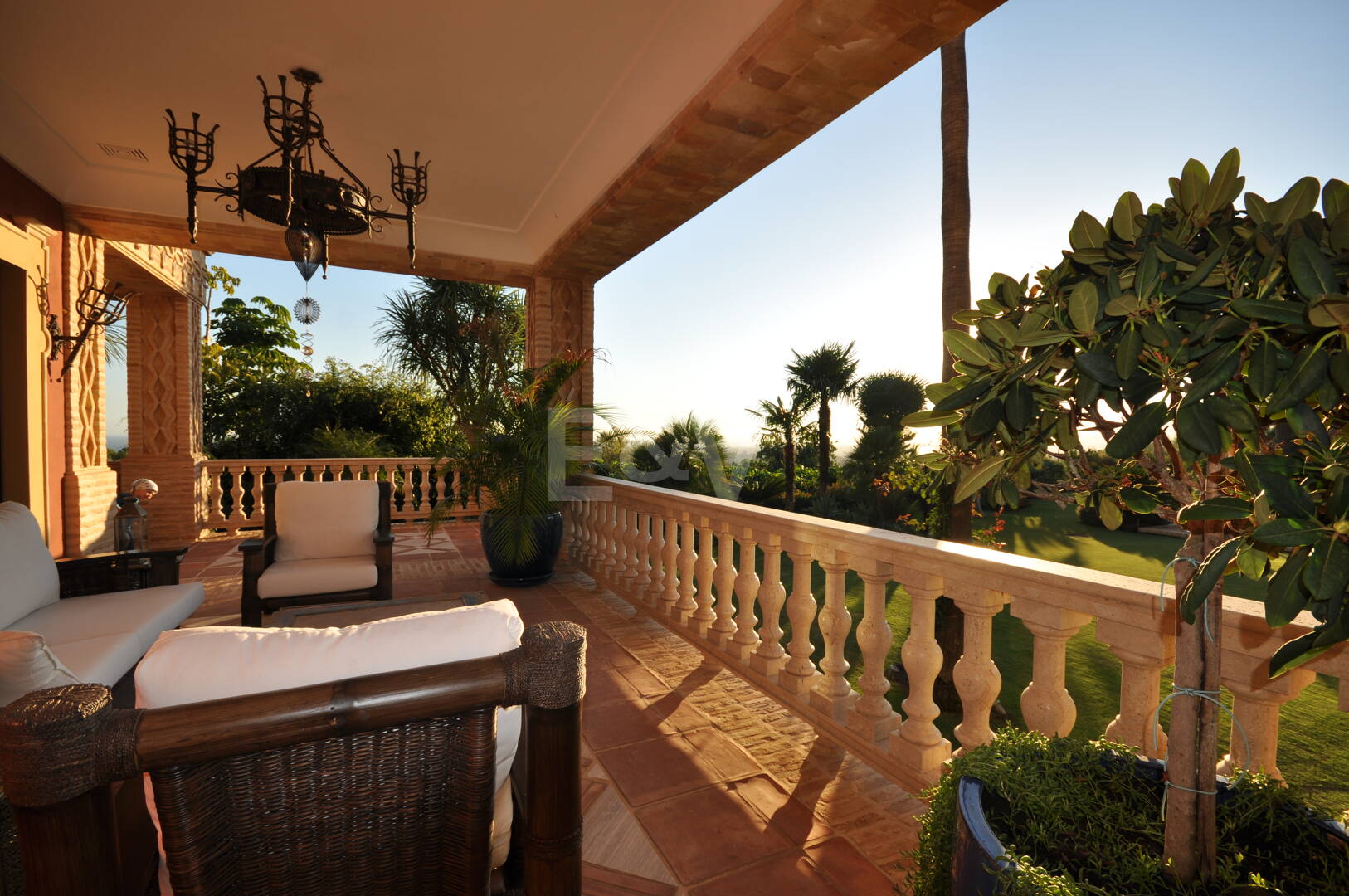 Exklusive palastartige Villa mit Meerblick in der Sierra Blanca