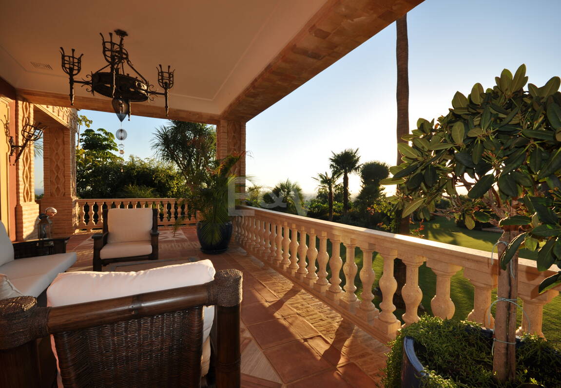 Exklusive palastartige Villa mit Meerblick in der Sierra Blanca