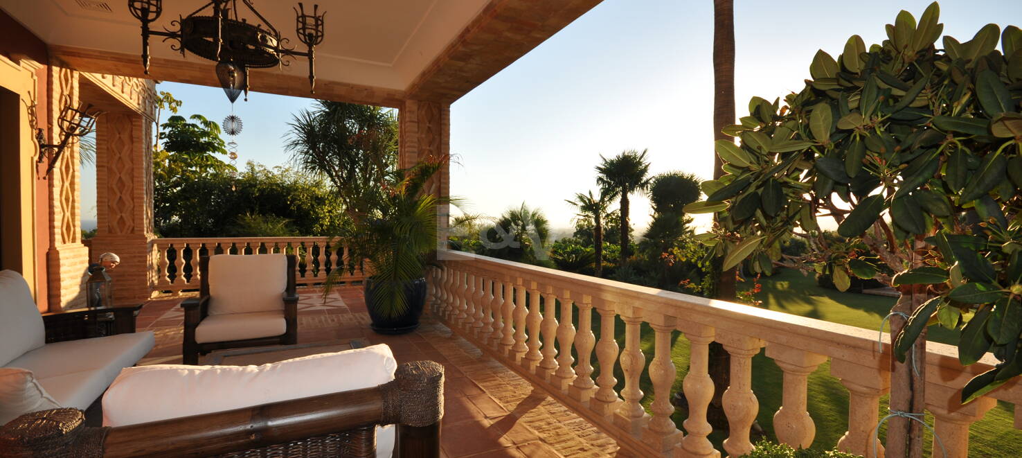 Exklusive palastartige Villa mit Meerblick in der Sierra Blanca
