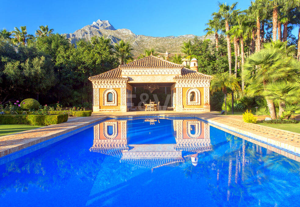 Exklusive palastartige Villa mit Meerblick in der Sierra Blanca