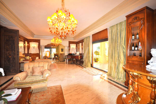 Exklusive palastartige Villa mit Meerblick in der Sierra Blanca