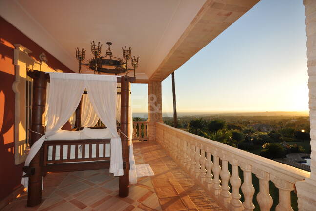 Exklusive palastartige Villa mit Meerblick in der Sierra Blanca