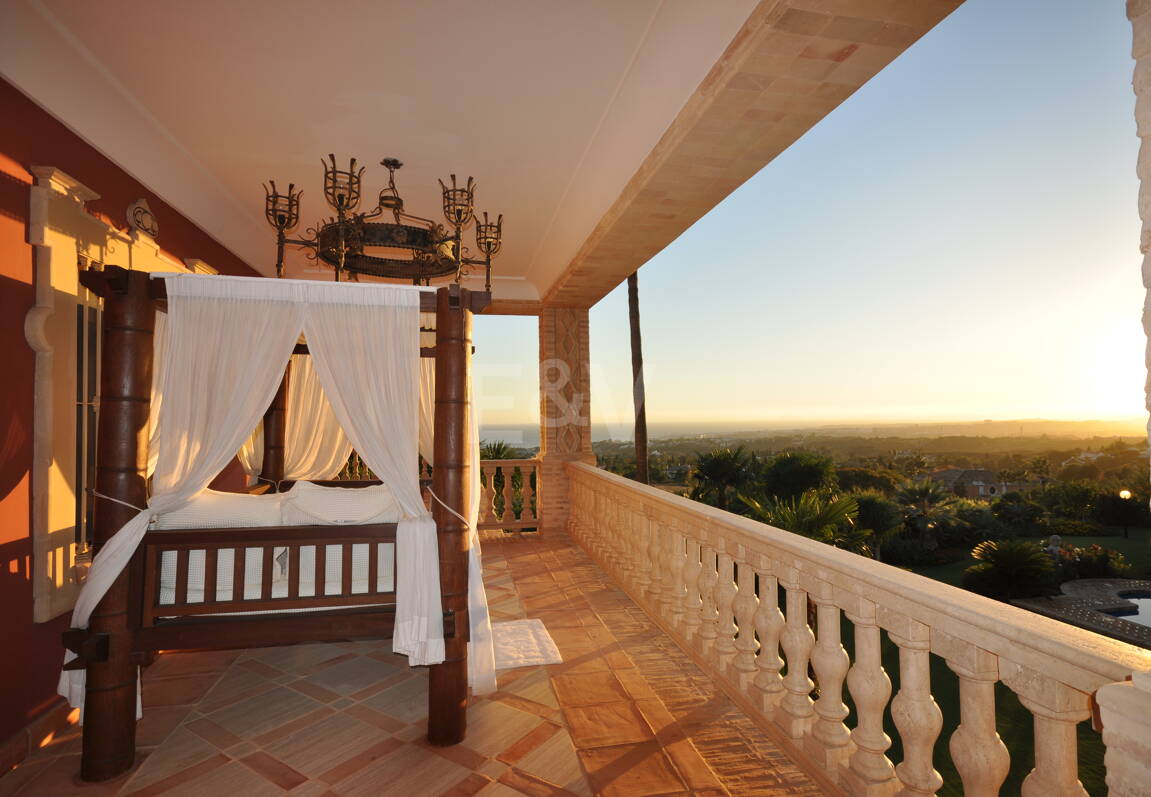 Exklusive palastartige Villa mit Meerblick in der Sierra Blanca