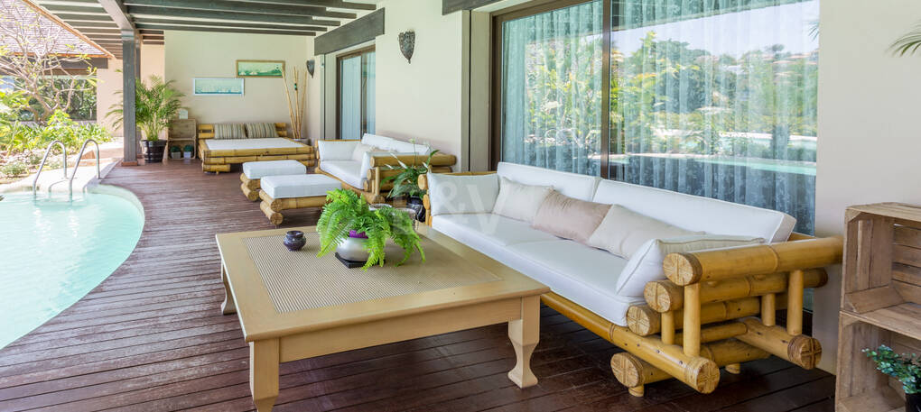Luxurious African-style villa in Rio Real Golf