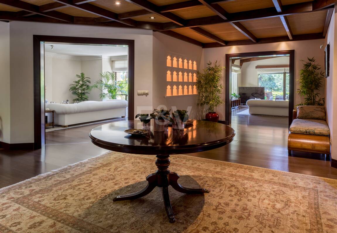 Luxurious African-style villa in Rio Real Golf