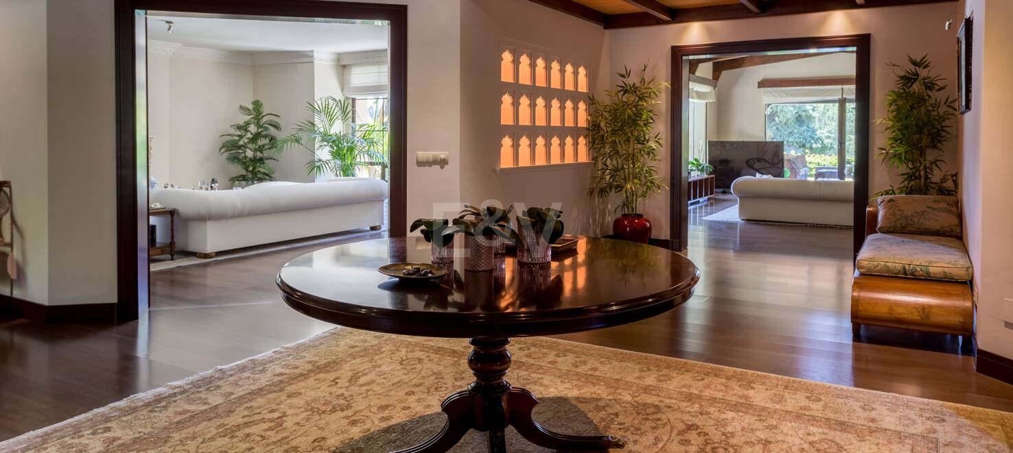 Luxurious African-style villa in Rio Real Golf