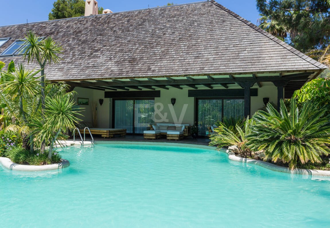 Luxurious African-style villa in Rio Real Golf