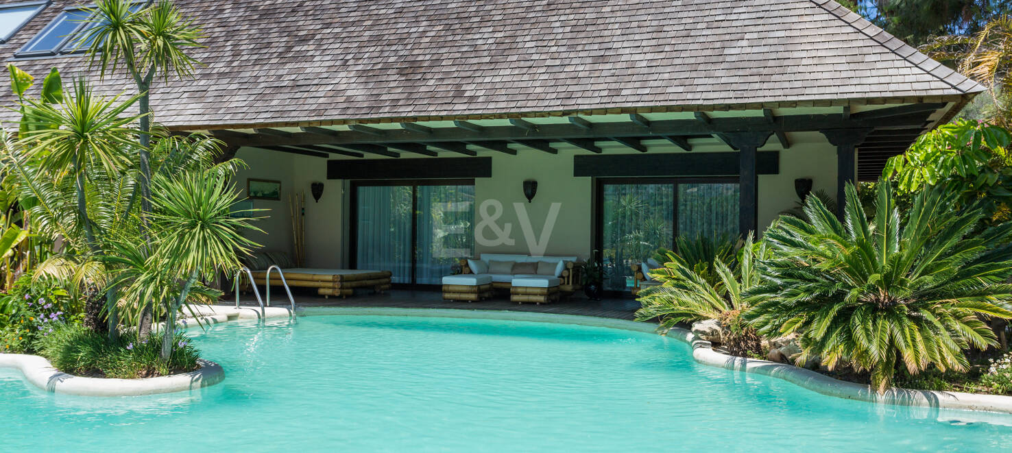 Luxurious African-style villa in Rio Real Golf