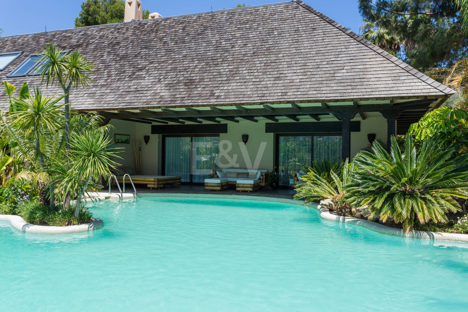 Luxurious African-style villa in Rio Real Golf