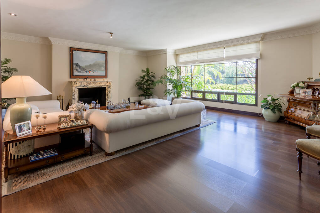 Luxurious African-style villa in Rio Real Golf