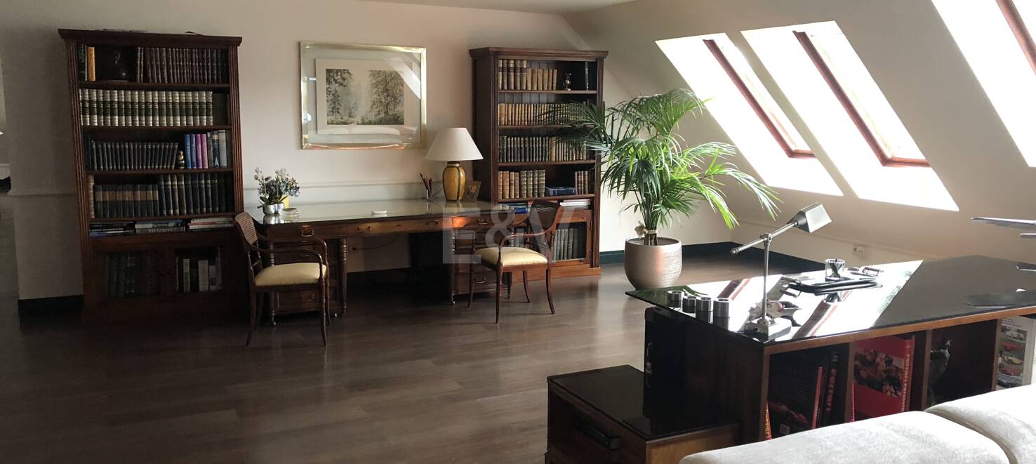 Luxurious African-style villa in Rio Real Golf