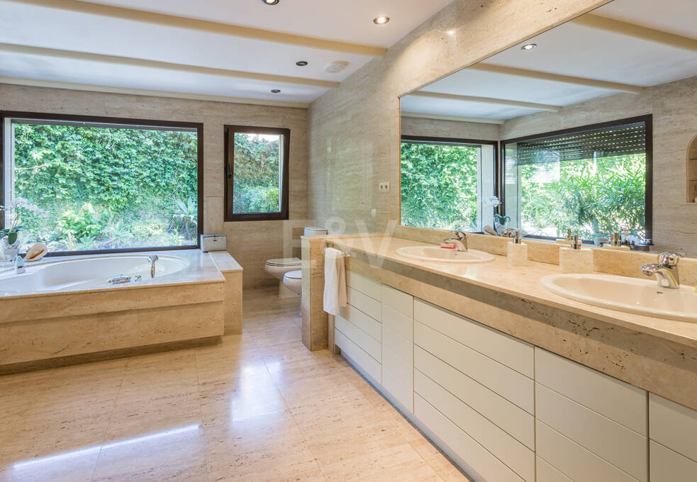 Luxurious African-style villa in Rio Real Golf