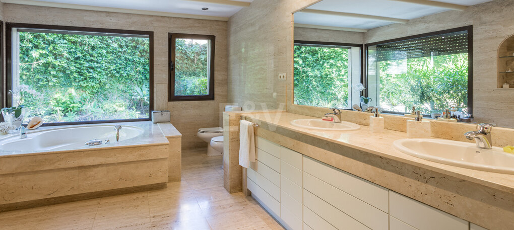 Luxurious African-style villa in Rio Real Golf