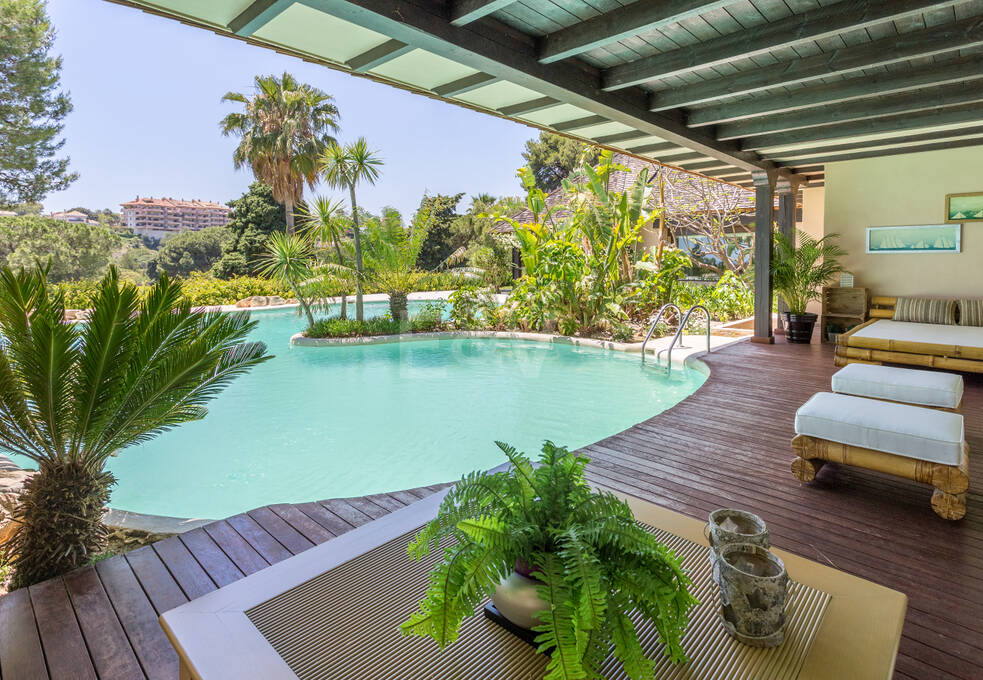 Luxurious African-style villa in Rio Real Golf