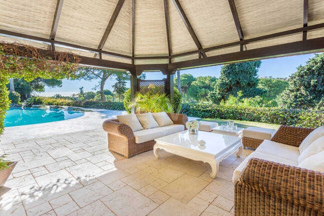 Luxurious African-style villa in Rio Real Golf