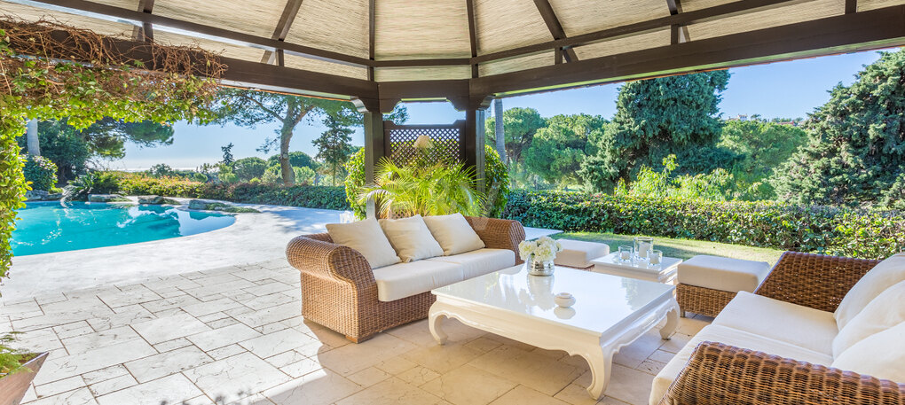 Luxurious African-style villa in Rio Real Golf