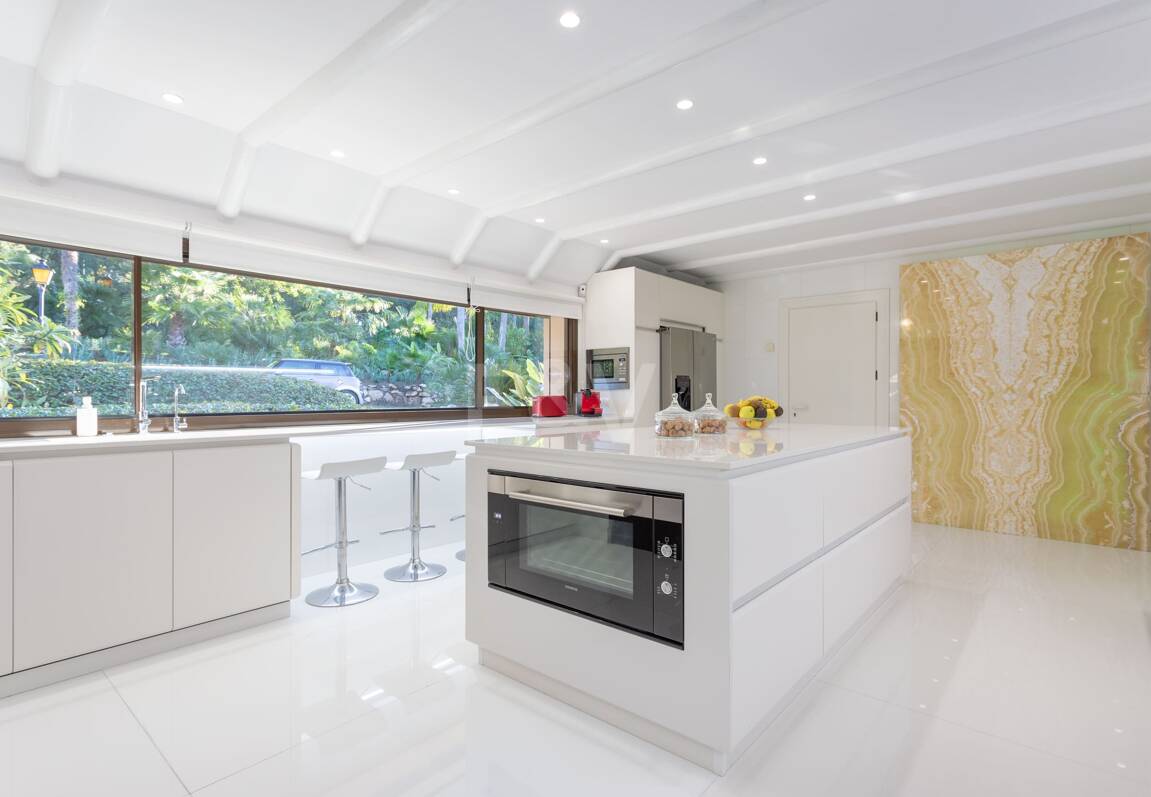 Luxurious African-style villa in Rio Real Golf