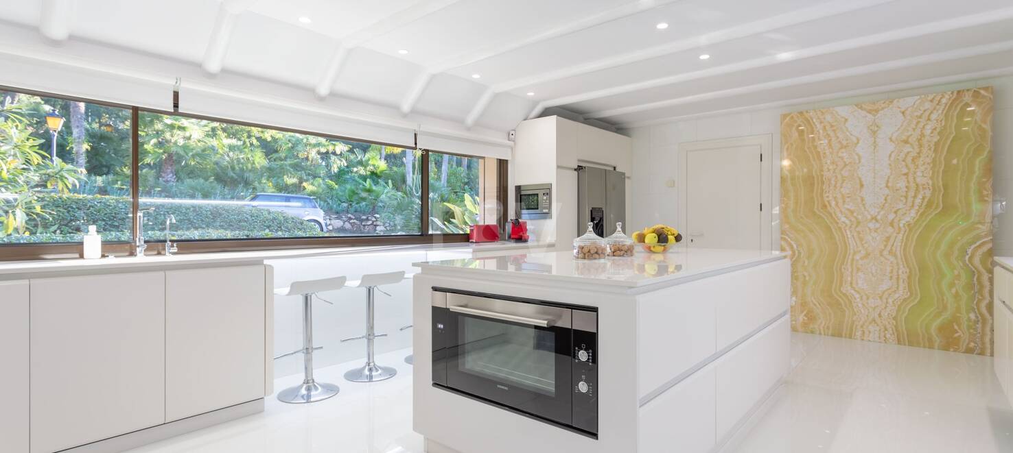 Luxurious African-style villa in Rio Real Golf