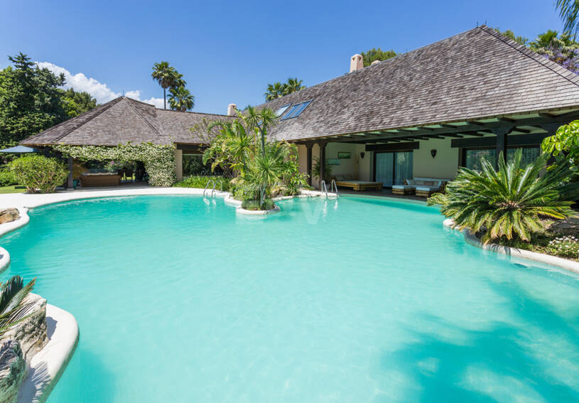 Luxurious African-style villa in Rio Real Golf