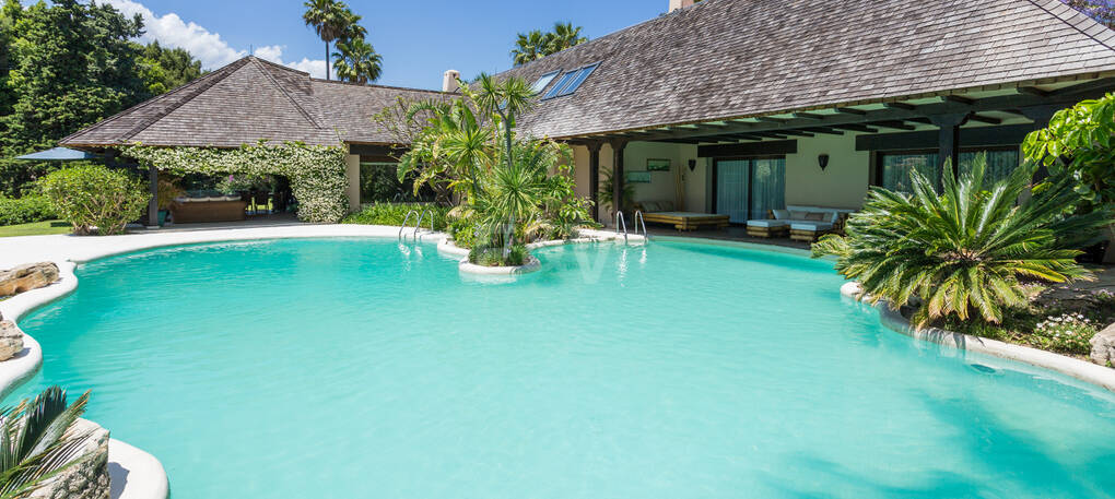 Luxurious African-style villa in Rio Real Golf