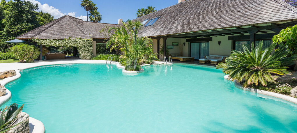 Luxurious African-style villa in Rio Real Golf